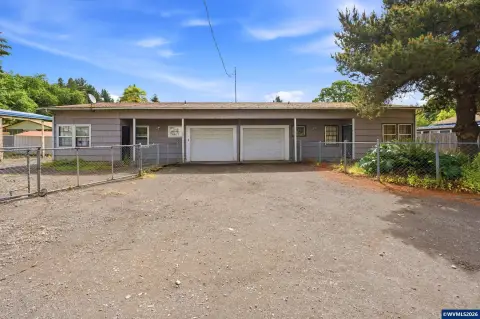 Stayton Duplex: Investment Opportunity