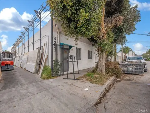 Zoned M1 Industrial Building