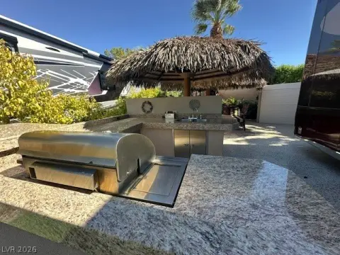 Recreation Land with Outdoor Kitchen