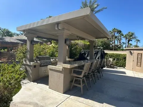 Land with Outdoor Kitchen