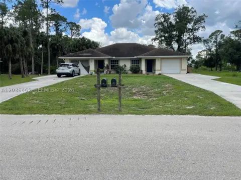 4BR Duplex with Hurricane Shutters