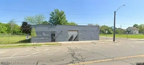 Versatile Warehouse with Fenced Lots