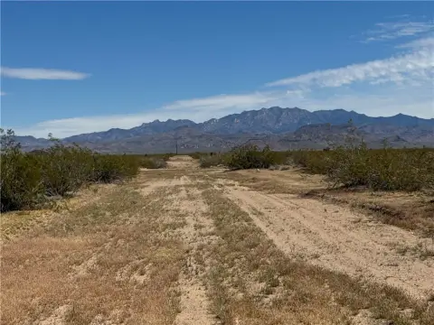Land in Golden Valley, AZ