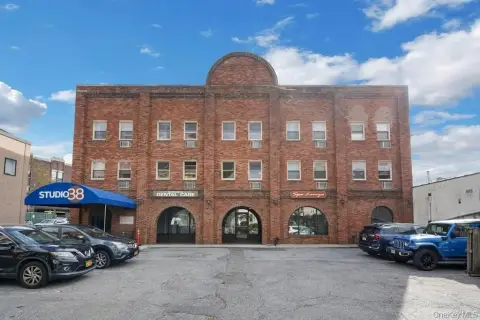 Sleepy Hollow Retail/Office Space
