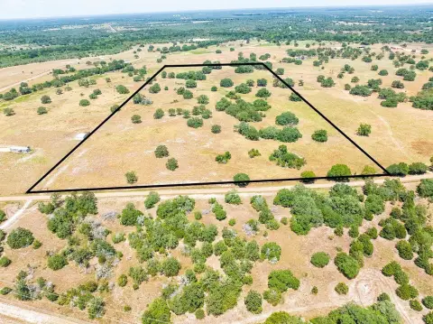 Flatonia Acreage with Highway Access