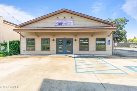 Retail Building with Connected Warehouses