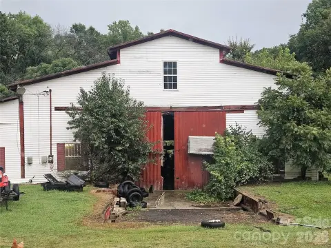 Multilevel Flex Space on Acreage