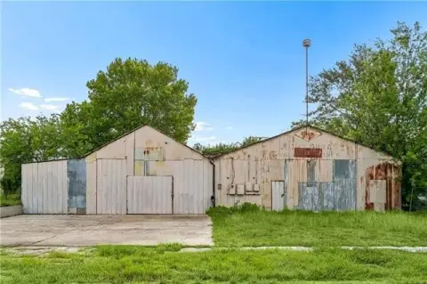 Warehouse with Yard for Operations