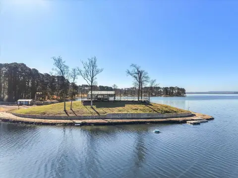 Waterfront Retreat on Lone Star