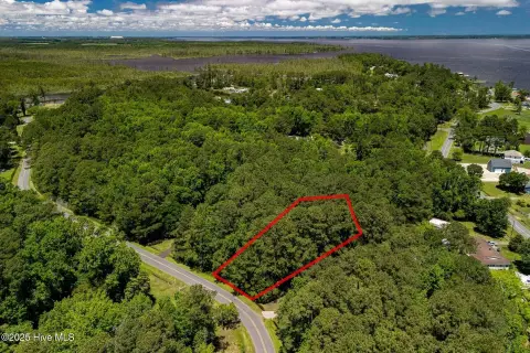 Wooded Corner Lot in Glen Cove