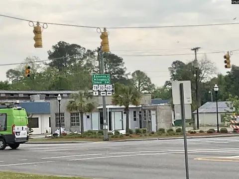 Commercial Building on Corner Lot