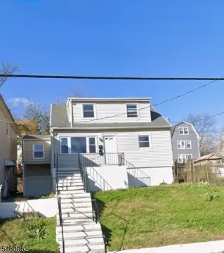 Two-Story Duplex Near Light Rail