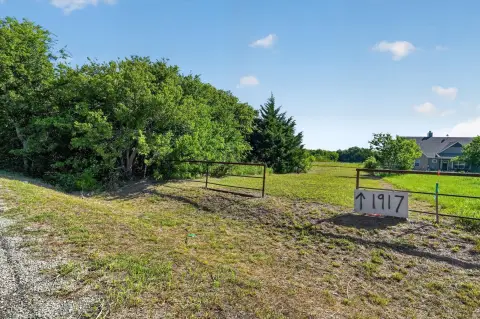 River-Access Waterfront Land