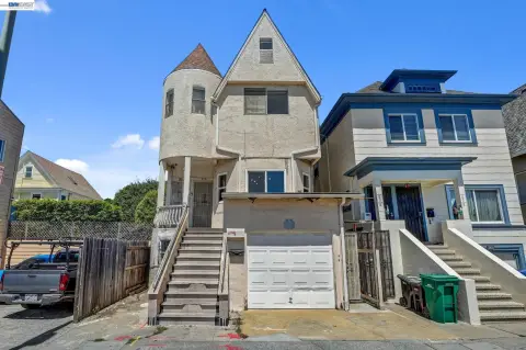 Multi-Unit Property with Ground-Level Flex