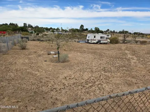 Fenced Residential Lot in Pearblossom