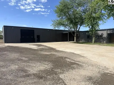 Industrial/Commercial Building in McPherson, KS
