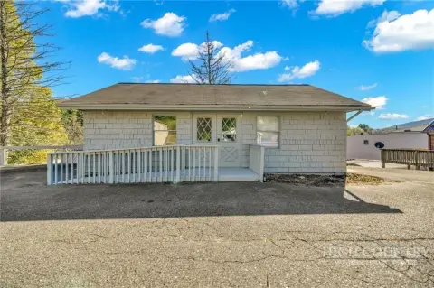 Commercial Building with Full Basement