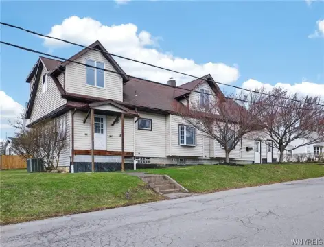 Spacious Multifamily Property with Business Potential