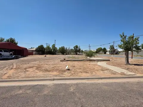 Pecos, TX Corner Lot