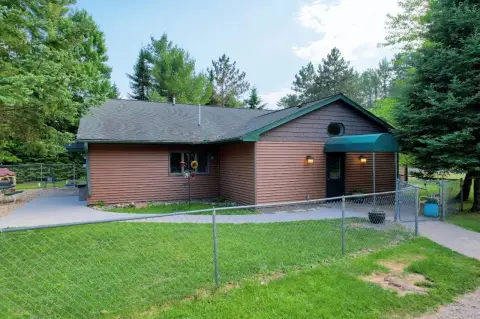 Adaptable Commercial Building on Corner Lot