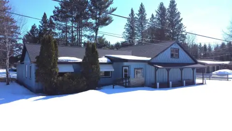 Tomahawk Commercial Building For Sale