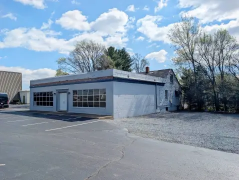 Commercial Building on High-Traffic Corridor