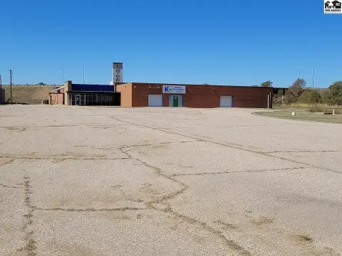 Industrial Flex Building with Dock Access
