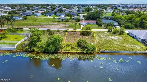 Waterfront Lot in Cape Coral