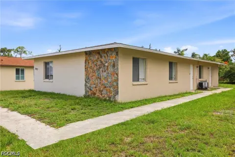 Well-Maintained Duplex in Fort Myers