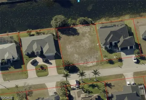 Waterfront Lot in Cape Coral
