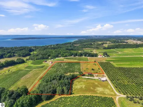 Vineyard Property With Bay Views