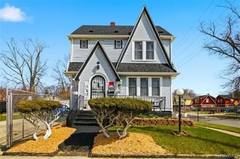 Two Homes on Double Lot