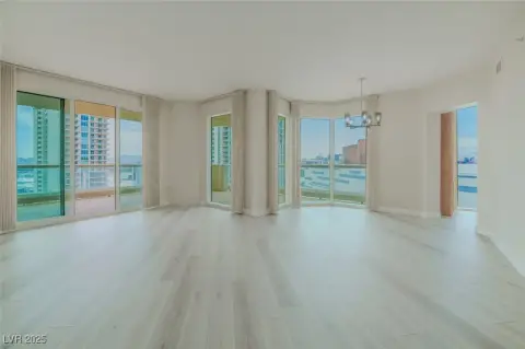 Las Vegas High-Rise Condo