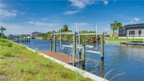 Gulf-Access Waterfront Land
