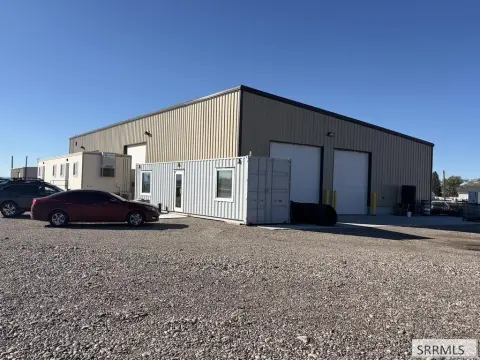 Insulated Warehouse with Pull-Through Bay