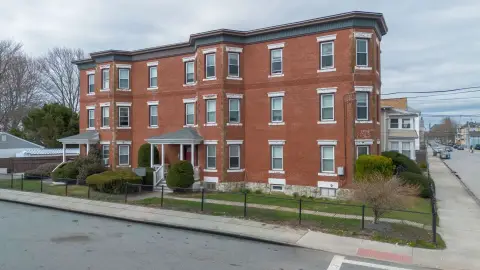 6-Unit Apartment Building