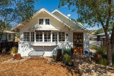 Live-Work Bungalow with Gallery