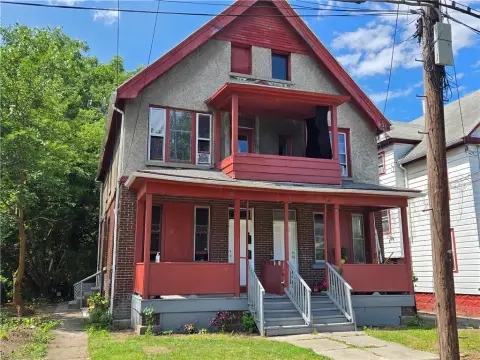 3-Unit Triplex with Private Entrances