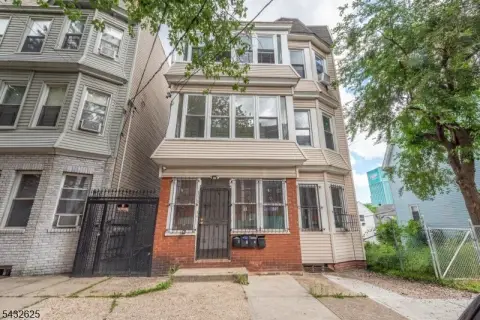 Updated Triplex with Tenant