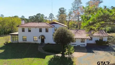 Mineola Ranch Estate on Acreage