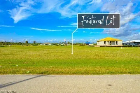 Residential Land in Cape Coral