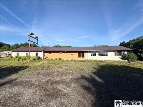 Flex Space with Two Garages