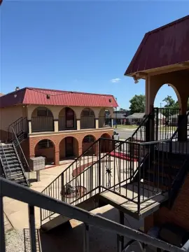 12-Unit Apartment Complex with Home
