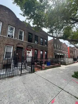 6-Unit Apartment Building