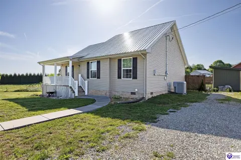 Residential Farm in Cave City