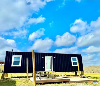 Waelder, TX Ranch with Pond