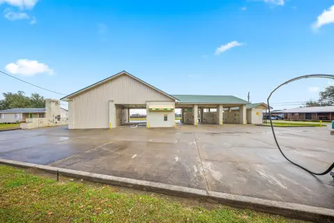 Self-Service Car Wash with Oversized Bay