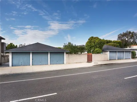 Bungalow-Style Triplex with Garages