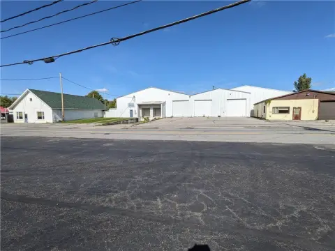 Lakeville Commercial Property with Office