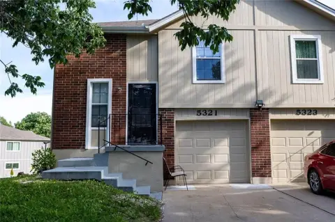 Maintenance-Free Duplex in Barry Park